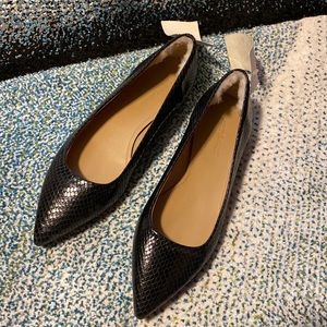 UGG Ugg collection Linda pointy black snakeskin pattern leather flats.  Sz8.5